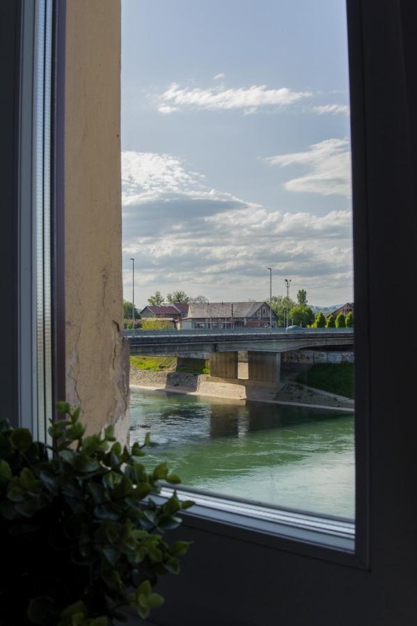 Cozy River View Apartment